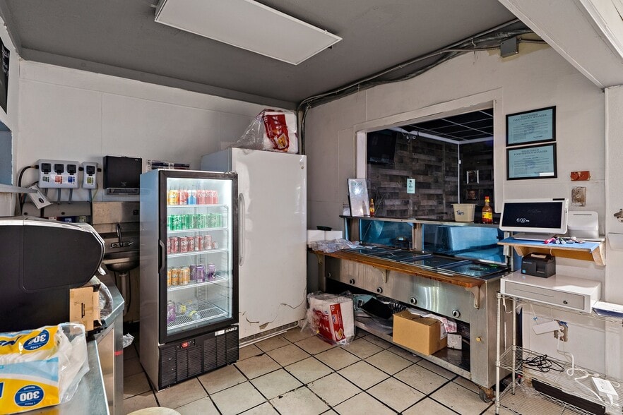 More Photos Of 5215 Singing Hills Dr, Dallas Restaurant For Sale
