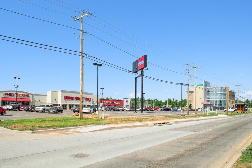 More Photos Of 4717 SE 15th St, Del City Storefront For Lease
