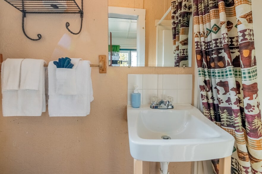 More Photos Of 416 Grand Ave, Grand Lake Hotel For Sale