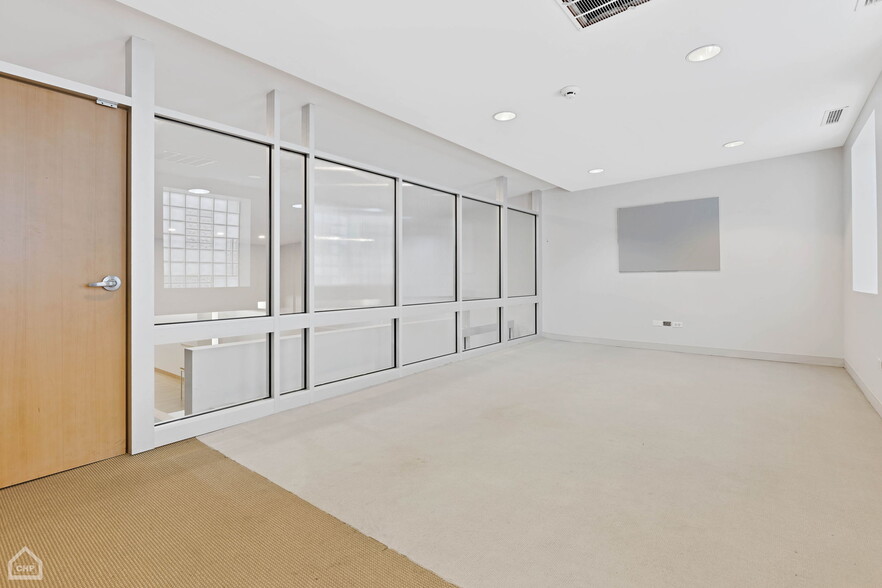 More Photos Of 1309-1311 E 57th St, Chicago Office For Lease