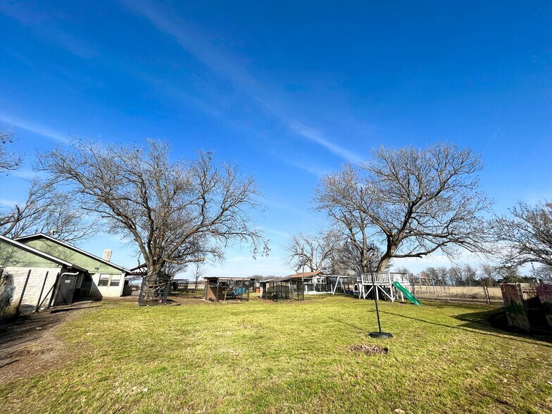More Photos Of 11001 S State Highway 95, Taylor Land For Sale
