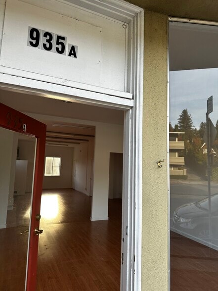 More Photos Of 935 Sir Francis Drake Blvd, Greenbrae Storefront Retail Office For Lease