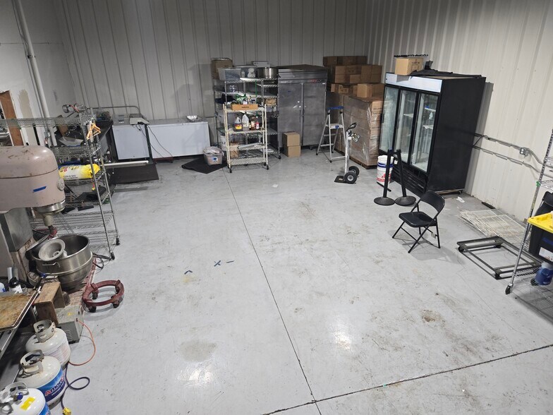 More Photos Of 60 E Wakea Ave, Kahului Warehouse For Lease