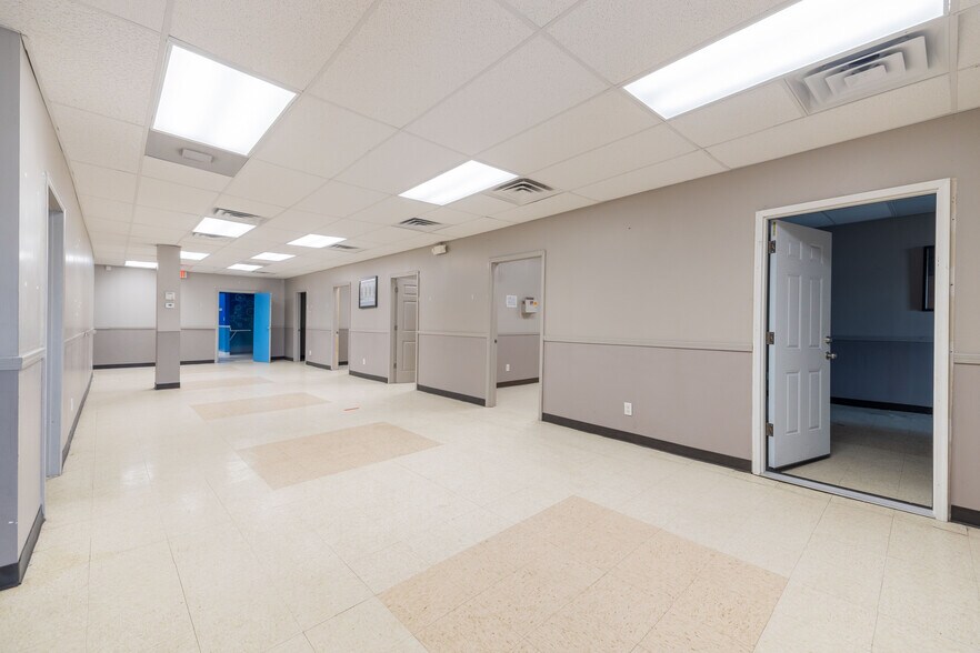 More Photos Of 32600 John R Rd, Madison Heights Freestanding For Lease
