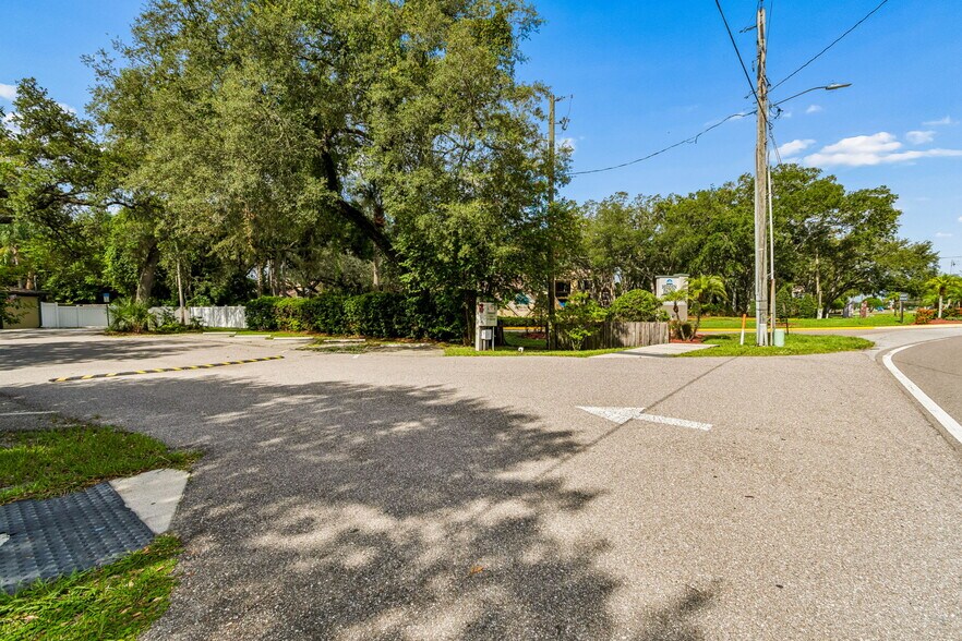 More Photos Of 4001 Skipper Rd, Tampa Schools For Sale