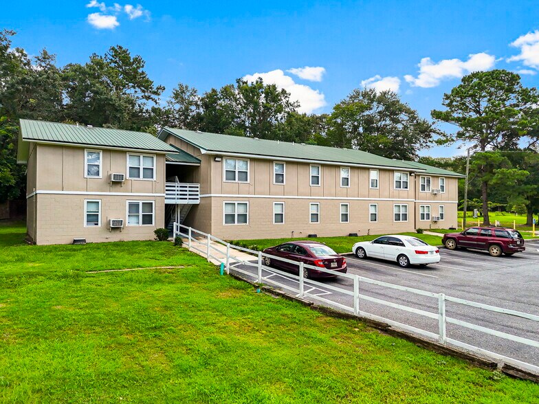 More Photos Of 872 Deer Wood Ln, Chipley Apartments For Sale