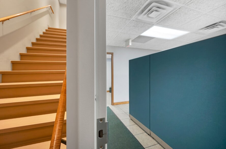 More Photos Of 1725 Suburban Dr, De Pere Manufacturing For Sale