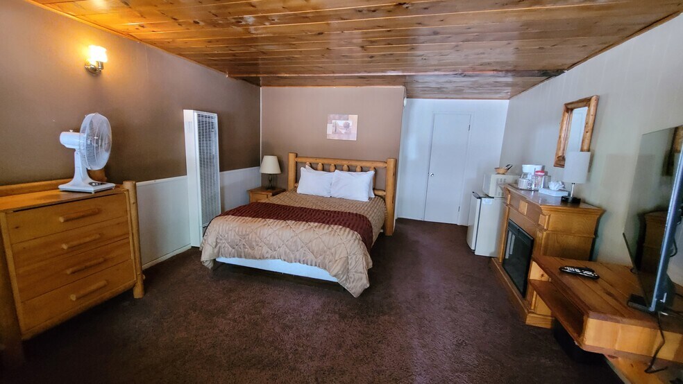 More Photos Of 42268 Moonridge Rd, Big Bear Lake Hospitality For Sale