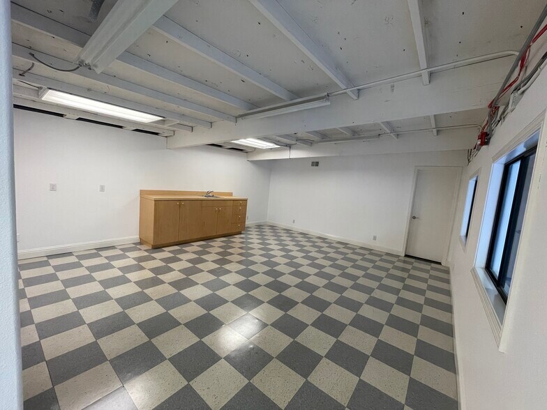 More Photos Of 1925 Francisco Blvd E, San Rafael Light Manufacturing For Lease