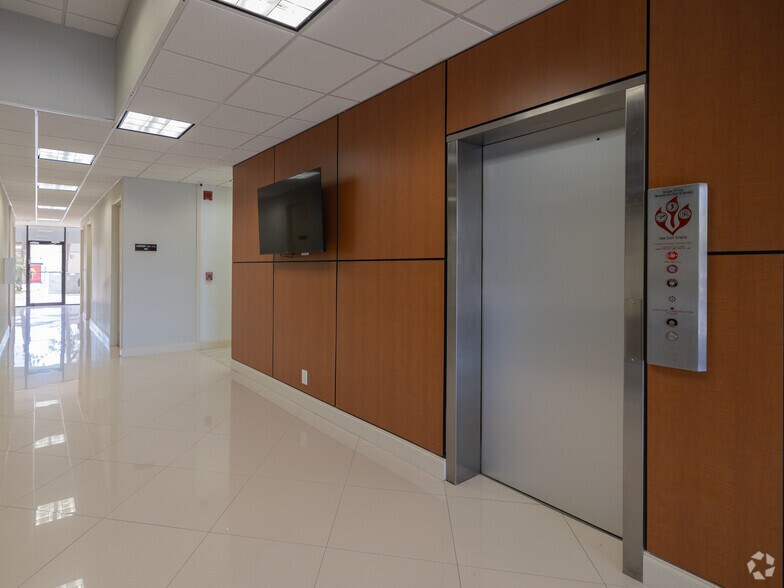 More Photos Of 3100 S University Blvd, Jacksonville Medical For Lease