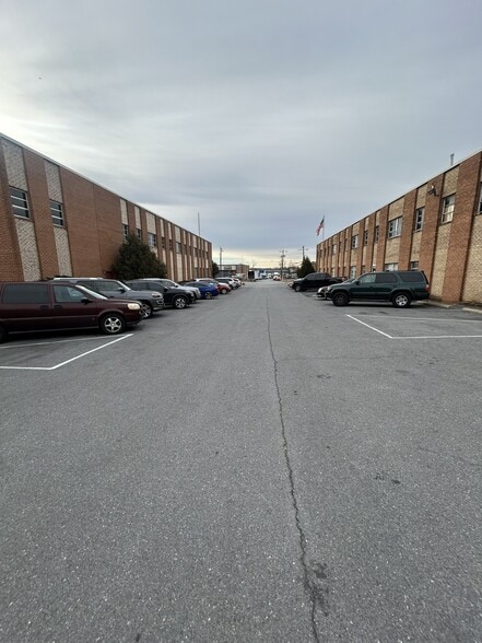More Photos Of 4900 Frolich Ln, Hyattsville Warehouse For Lease