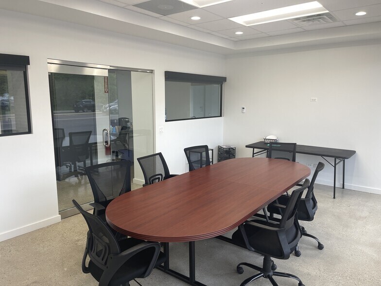 More Photos Of 5301 Dempster St, Skokie Medical For Lease