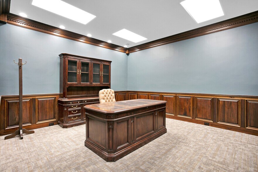 More Photos Of 103 W Main St, Lebanon Office Residential For Lease