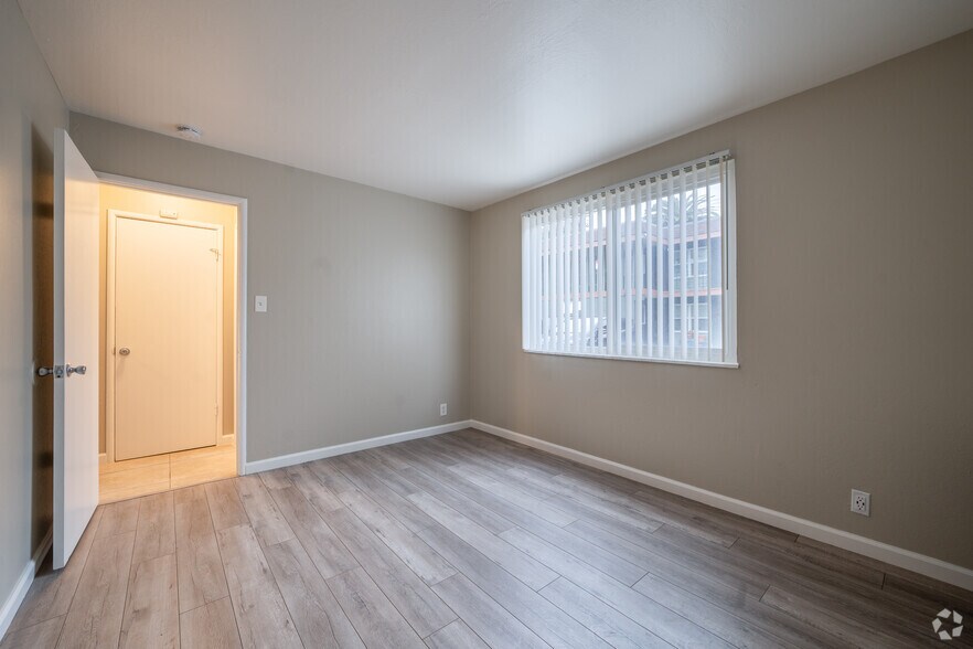 More Photos Of 6638-6646 MacArthur Blvd, Oakland Apartments For Sale