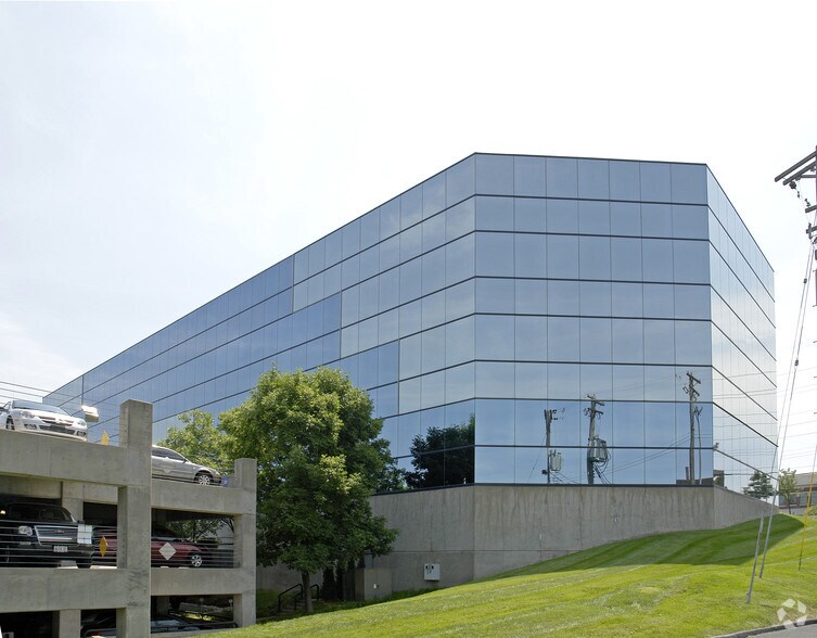 More Photos Of 12443 Olive Blvd, Creve Coeur Office For Lease