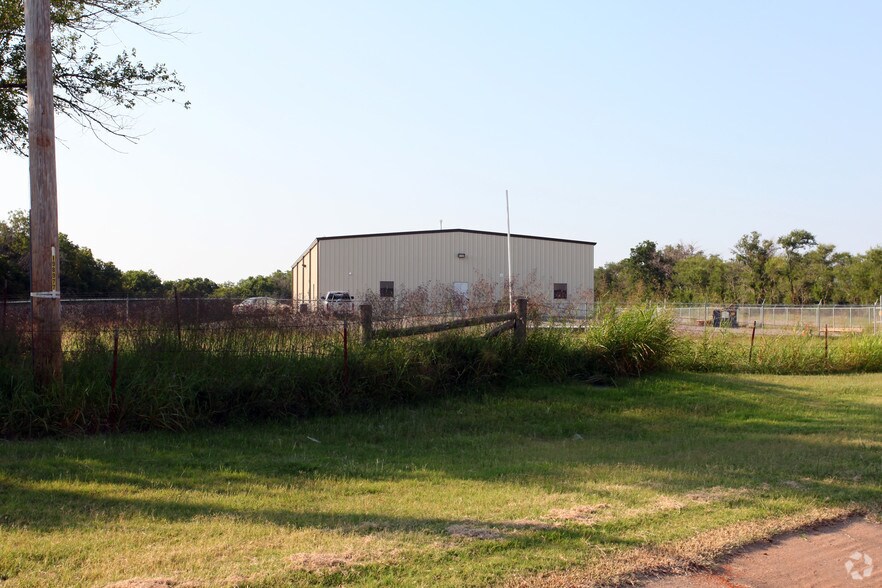 More Photos Of 4691 NE Ok-33 Hwy, Guthrie Warehouse For Lease