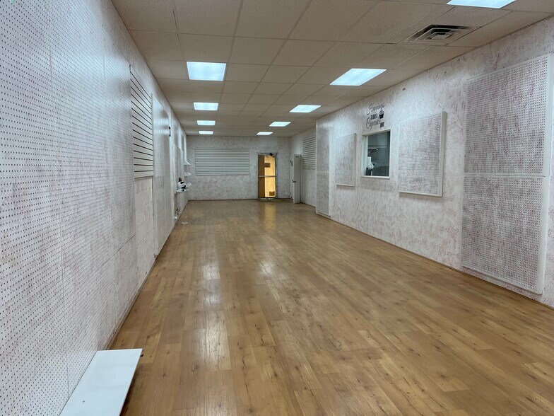 More Photos Of 23 Huntington Dr, Arcadia Storefront For Lease