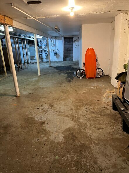 More Photos Of 19-17 Ditmars Blvd, Astoria Storefront Retail Residential For Lease