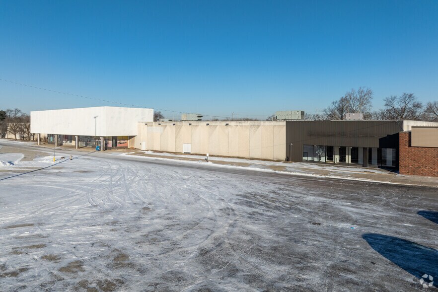 More Photos Of 430 W Ridge Rd, Griffith Freestanding For Lease