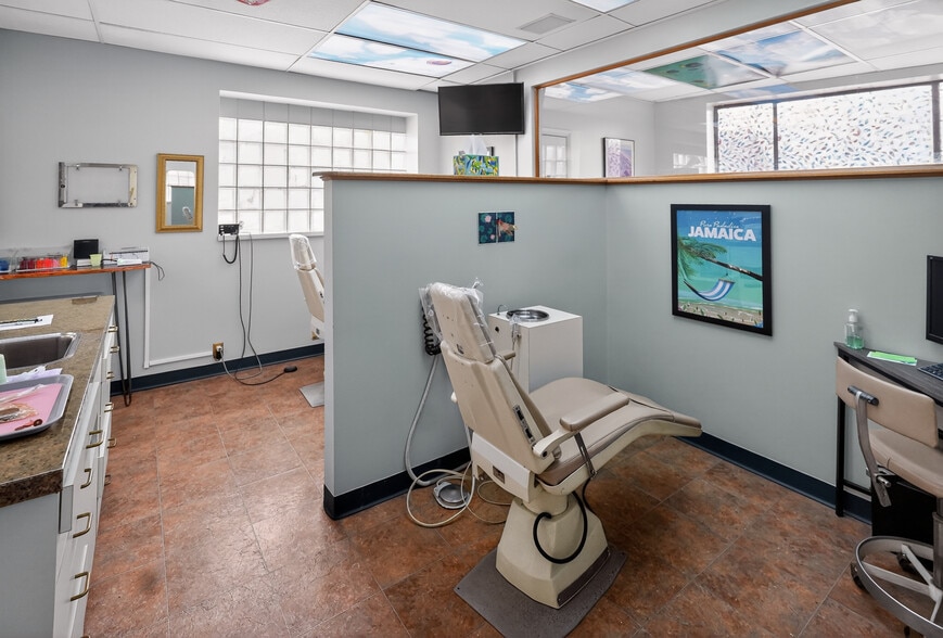 More Photos Of 7 Foster St, Revere Medical For Sale