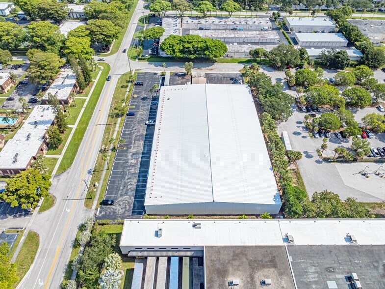 More Photos Of 198 Lock Rd, Deerfield Beach Warehouse For Lease