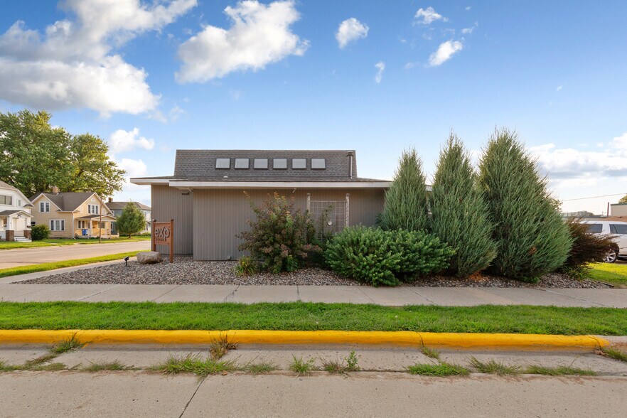 More Photos Of 152 E Pearl St, Owatonna Office For Sale