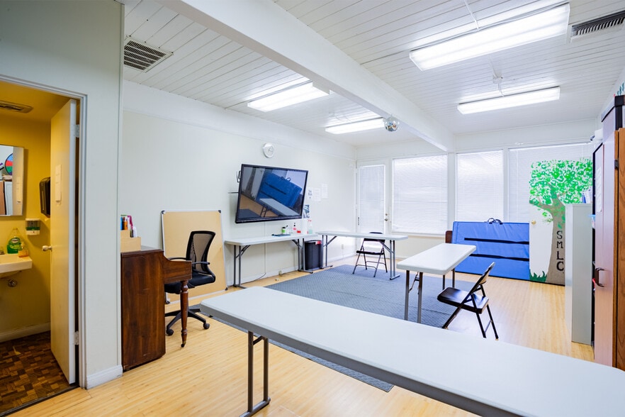 More Photos Of 370 W Sierra Madre Blvd, Sierra Madre Storefront For Lease