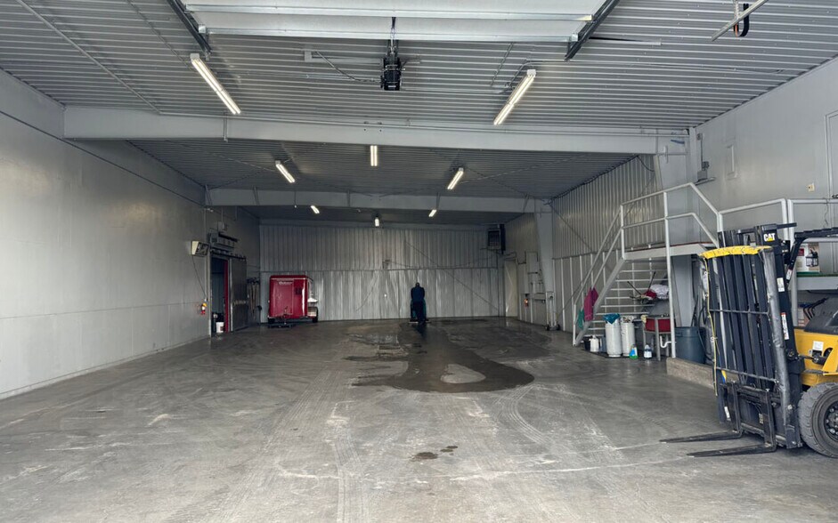 More Photos Of 425 N Broadway Ave, Riverton Light Distribution For Sale