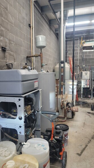 More Photos Of 2521 E Vienna St, Anna Carwash For Sale