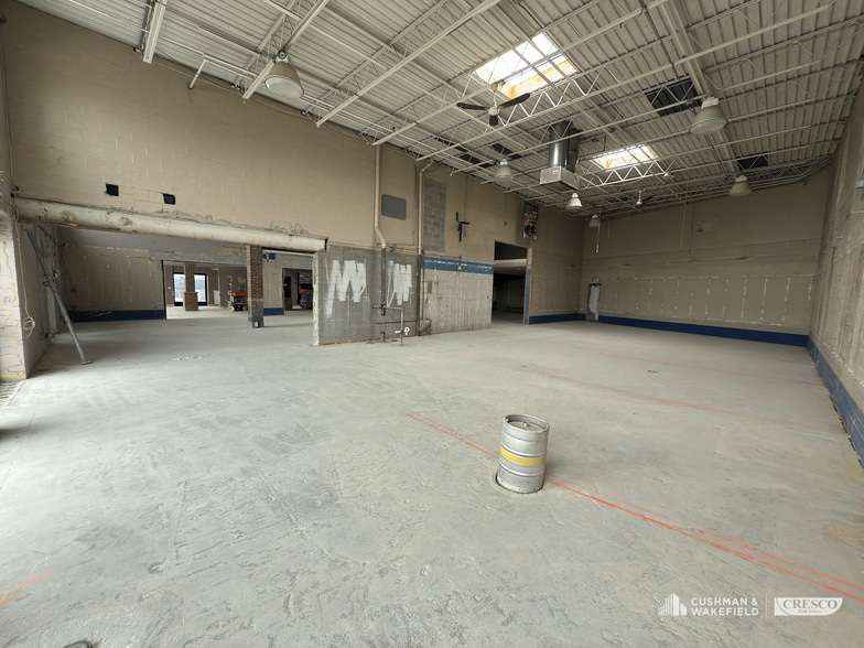 More Photos Of 23360 Michelle Dr, Bedford Heights Showroom For Sale