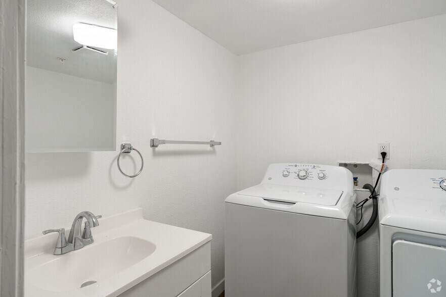 More Photos Of 1305 Washington Ave, Bay City Apartments For Sale