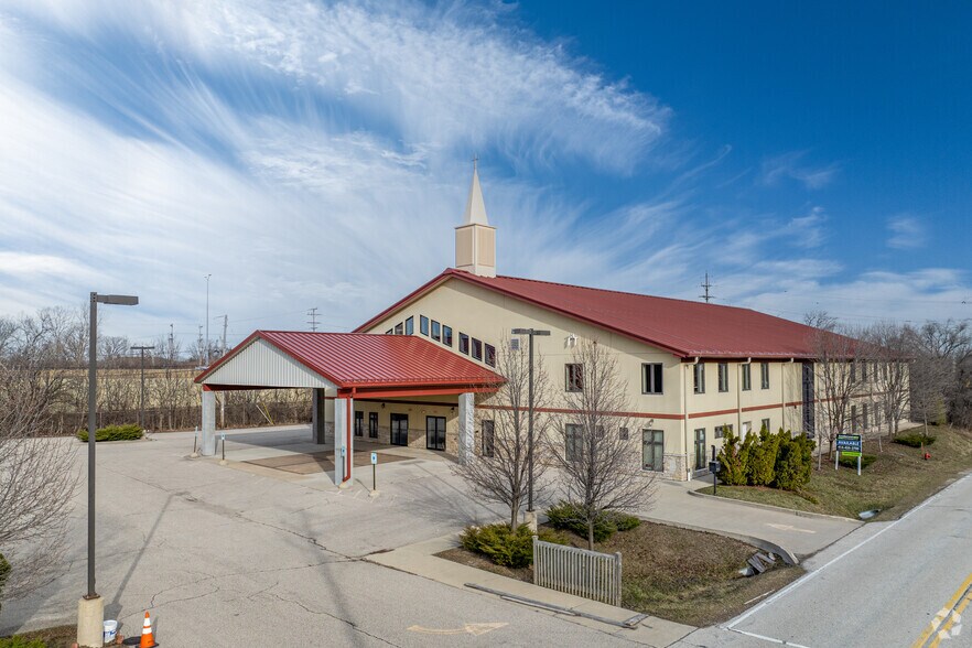 More Photos Of 3131 S 100th St, Milwaukee Religious Facility For Lease