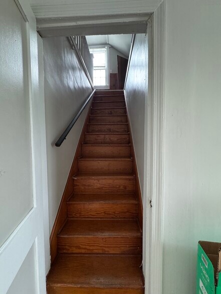 More Photos Of 1932 Spring Hill Rd, Staunton Flex For Sale