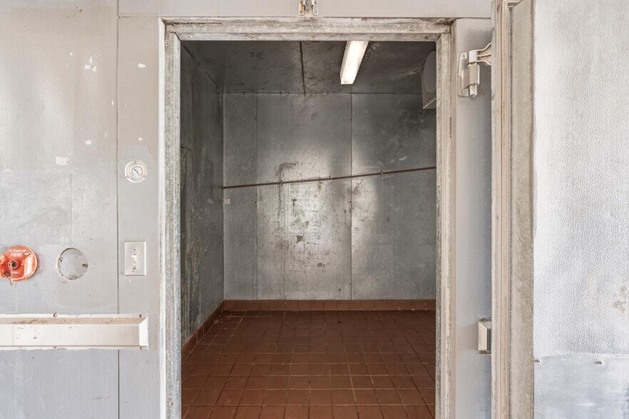 More Photos Of 1721 S Mechanic St, El Campo Fast Food For Sale