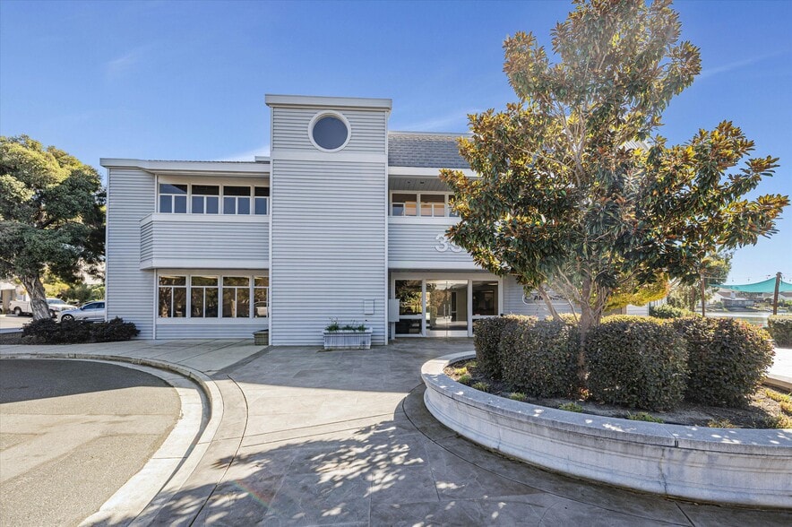 More Photos Of 370-390 Bridge Pky, Redwood City Medical For Lease