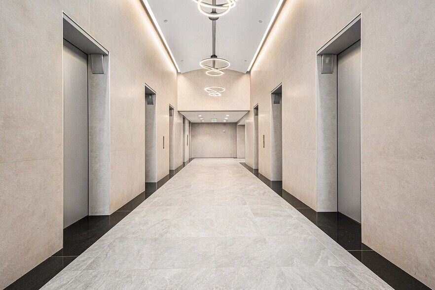 More Photos Of 2001 Park Pl, Birmingham Office For Lease