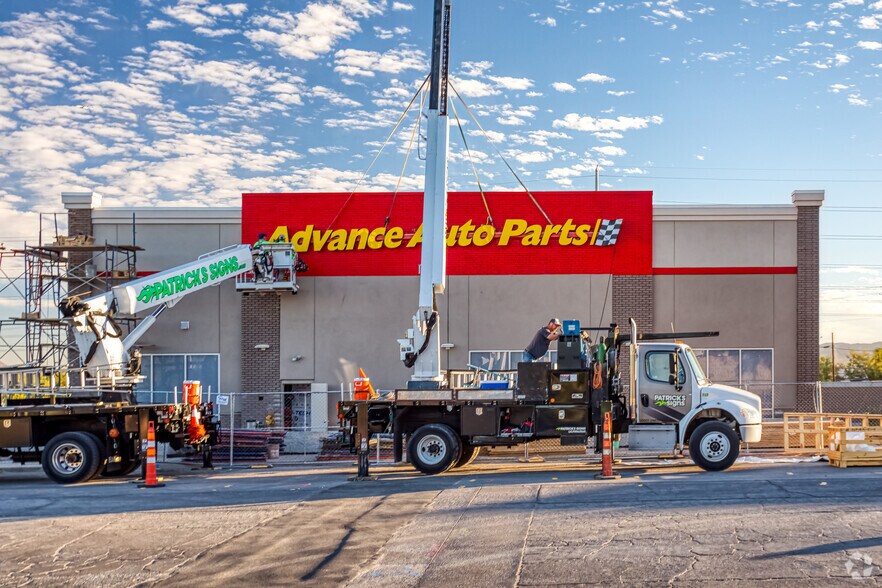 More Photos Of 380 E Lake Mead Pky, Henderson Freestanding For Lease