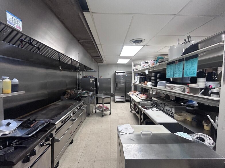 More Photos Of 615 N Main St, Mitchell General Retail For Sale