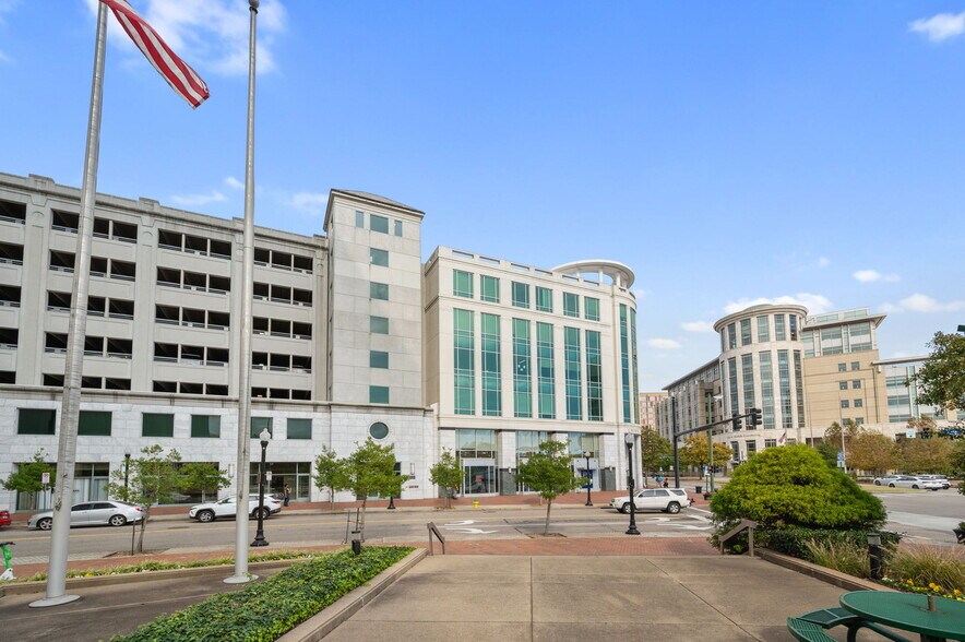 More Photos Of 580 E Main St, Norfolk Office For Lease