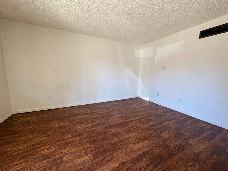 More Photos Of 1518 E Hedrick Dr, Tucson Apartments For Sale
