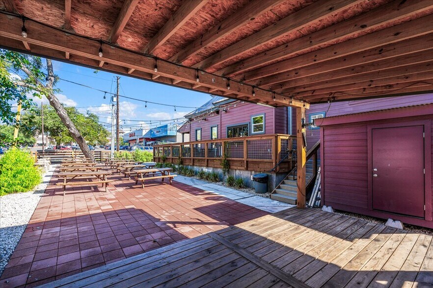 More Photos Of 217 W Hopkins St, San Marcos Restaurant For Sale