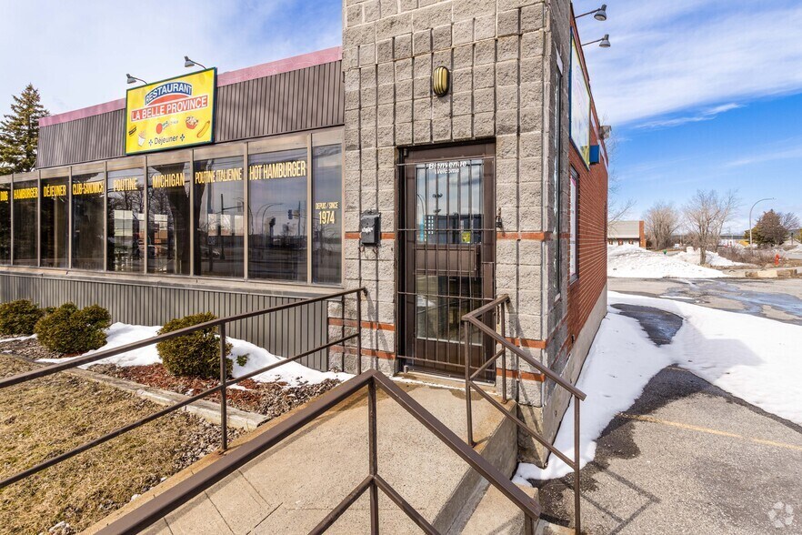 More Photos Of 10501-10503 Boul Henri-Bourassa O, Saint-Laurent General Retail For Sale