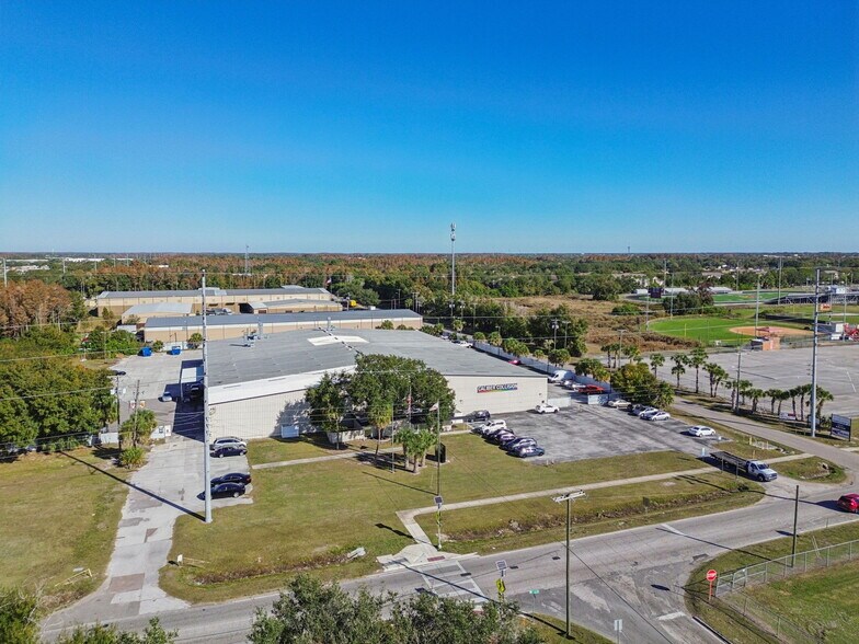 More Photos Of 4811 W Sligh Ave, Tampa Warehouse For Lease