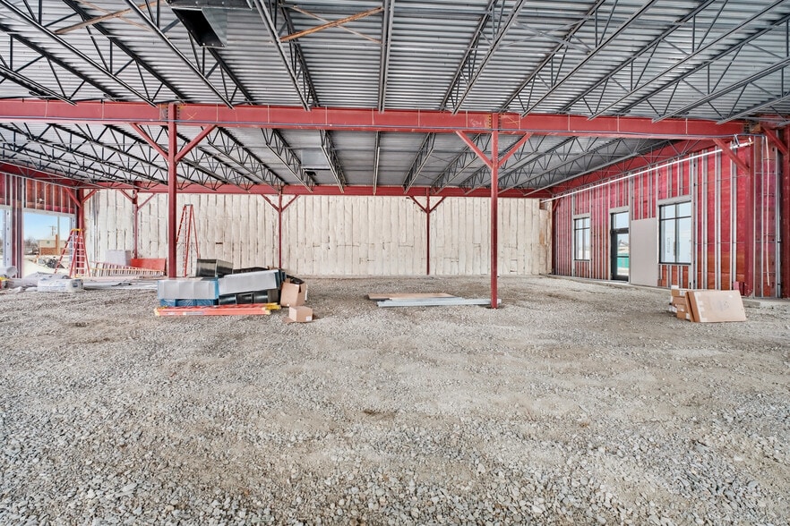 More Photos Of 13675 Brooks School Rd, Noblesville General Retail For Lease