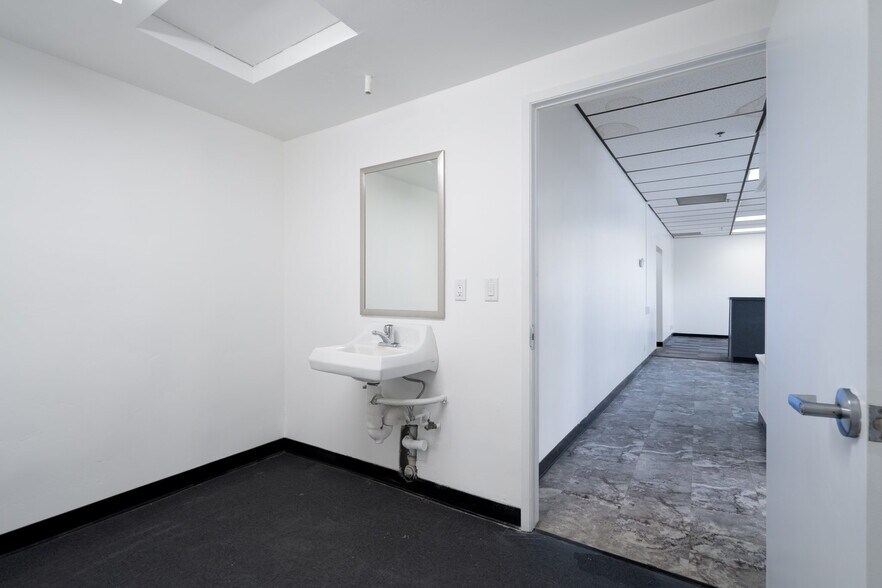 More Photos Of 320 Kentucky St, Bakersfield Manufacturing For Sale