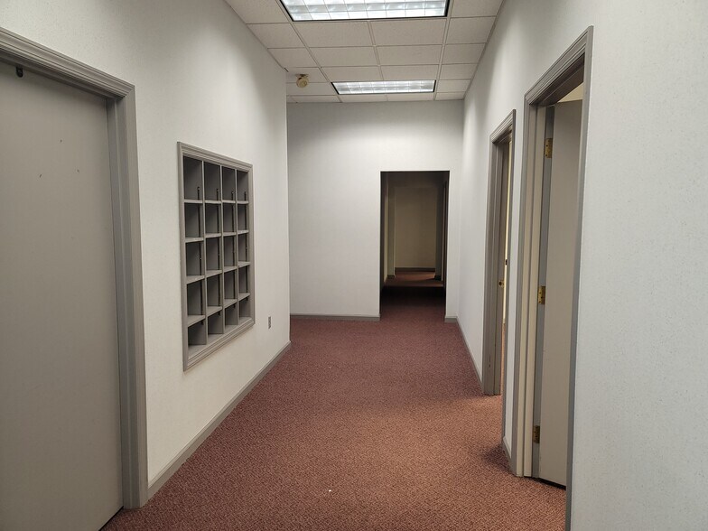 More Photos Of 1615 Lincoln Way, White Oak Storefront For Lease