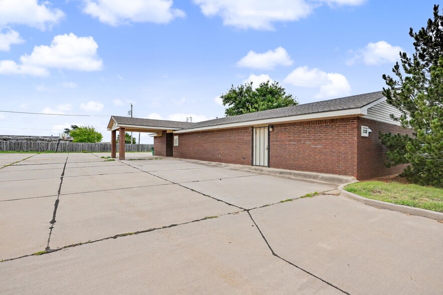 More Photos Of 1220 S Broadway, Hobart Office For Sale