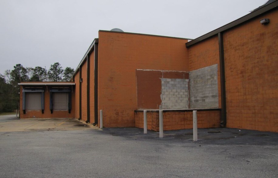 More Photos Of 502 Ashburn Rd, Sylvester General Retail For Lease