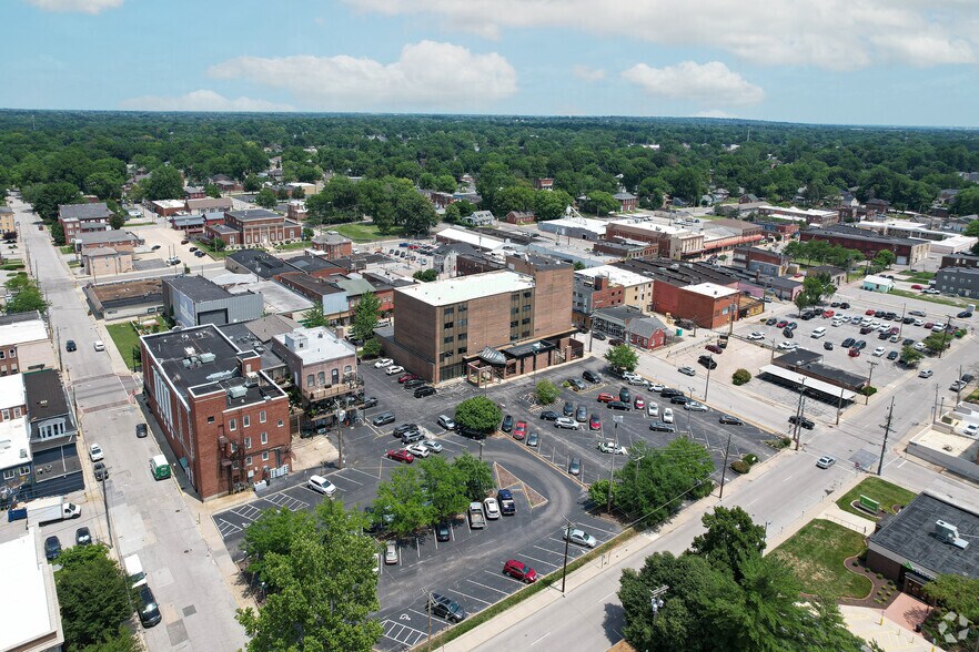 More Photos Of 222 E Main St, Belleville Office For Lease