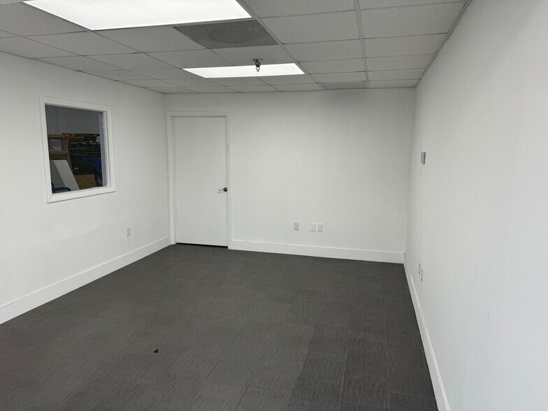 More Photos Of 8740-8890 NW 102nd St, Medley Warehouse For Lease